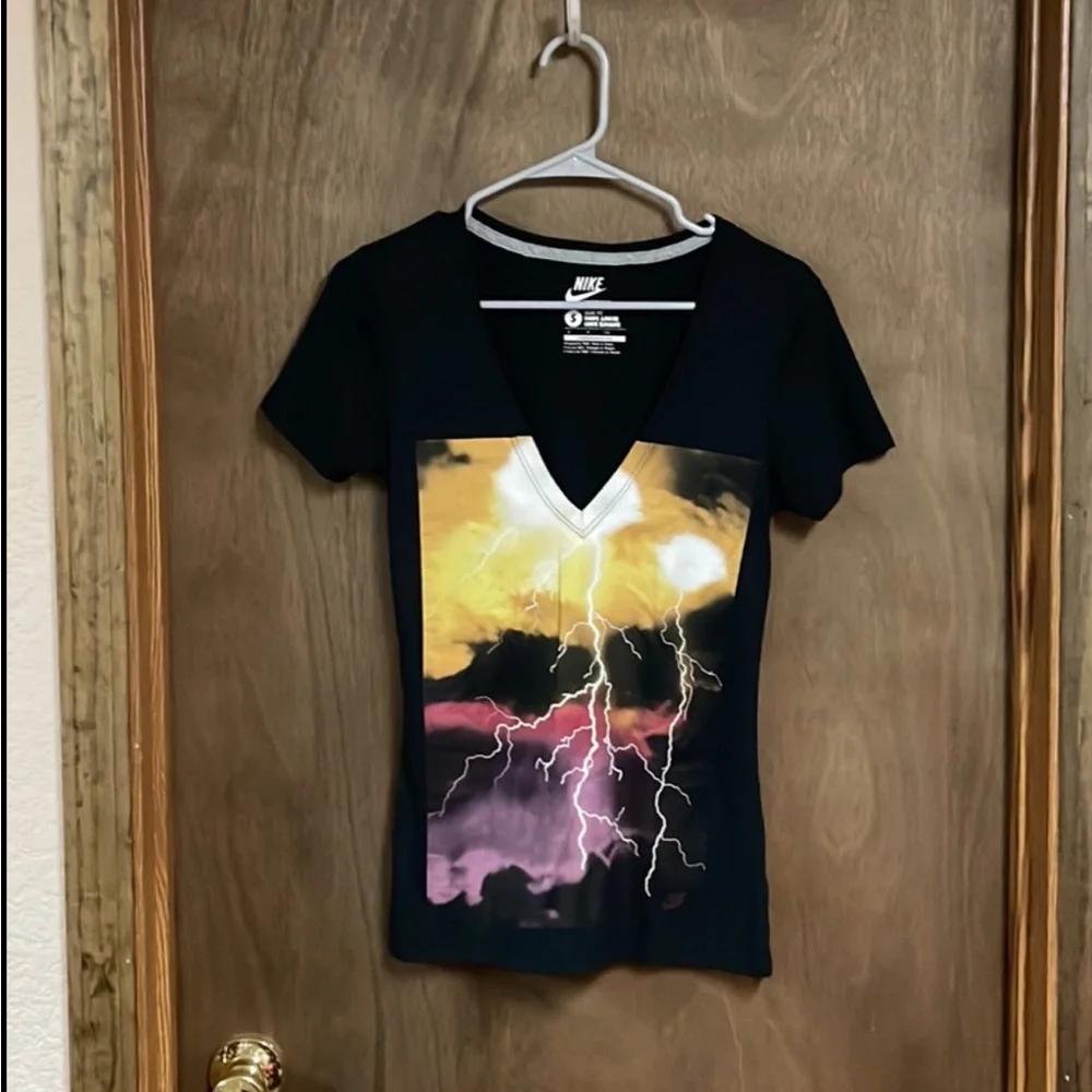 Nike Short Sleeve Shirt Small‎
